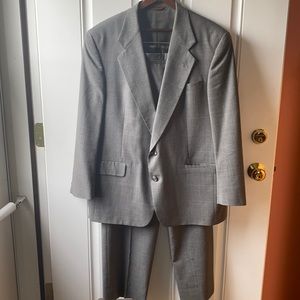 “ Heart Schaffner& Marx” Gray suit with Ariel Worsteds Pure Virginia wool